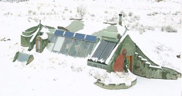 Copy_earthship_in_sneeuw