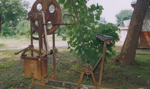 Pedaalaangedreven smeedhamer Pedaalaangedreven smeedhamer