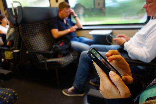 Smartphones op de trein Smartphones op de trein