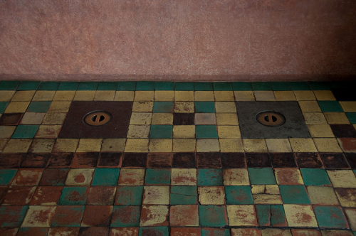 Hot air vents heat storage hypocaust